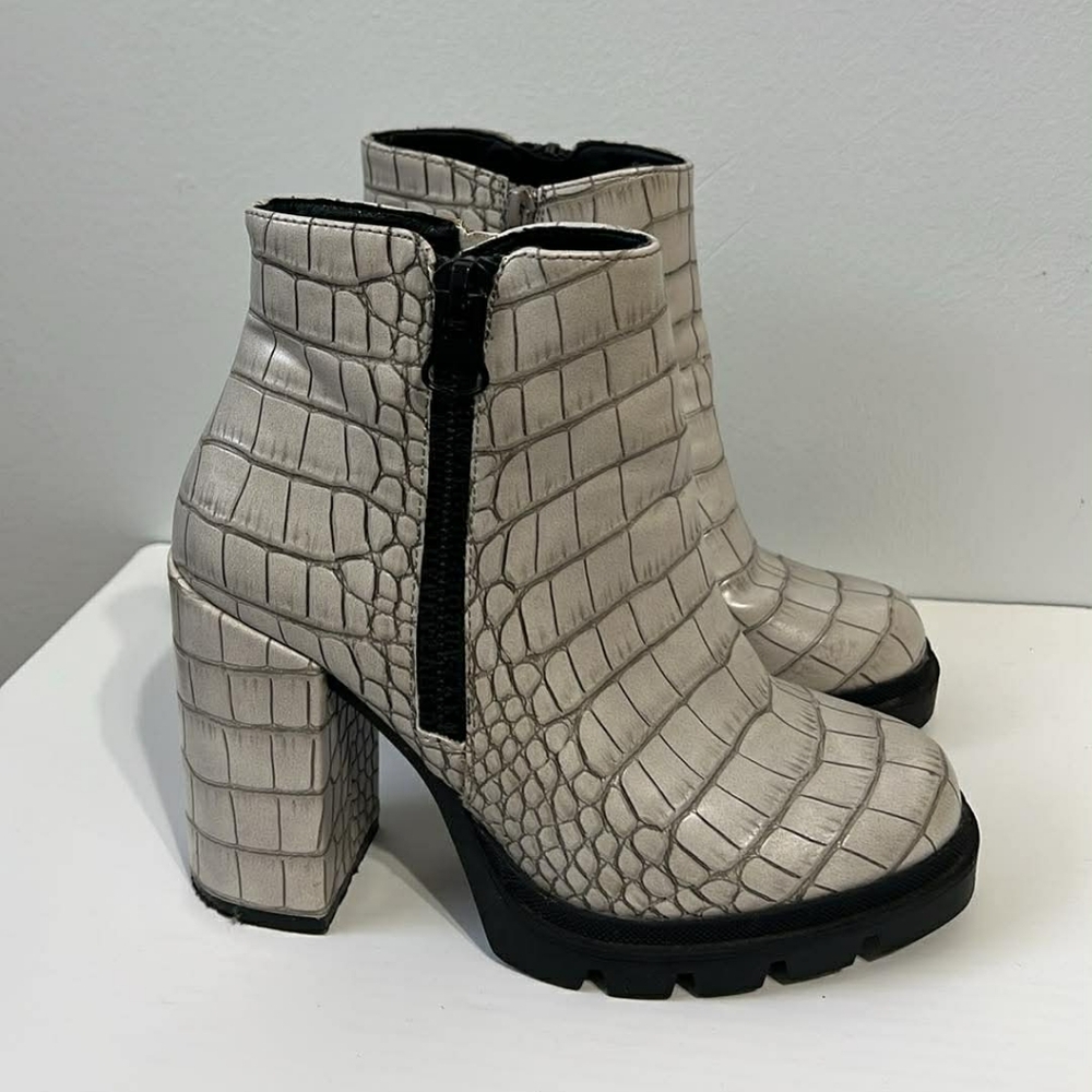 Elegant Croc-Embossed Ankle Boots in Cream